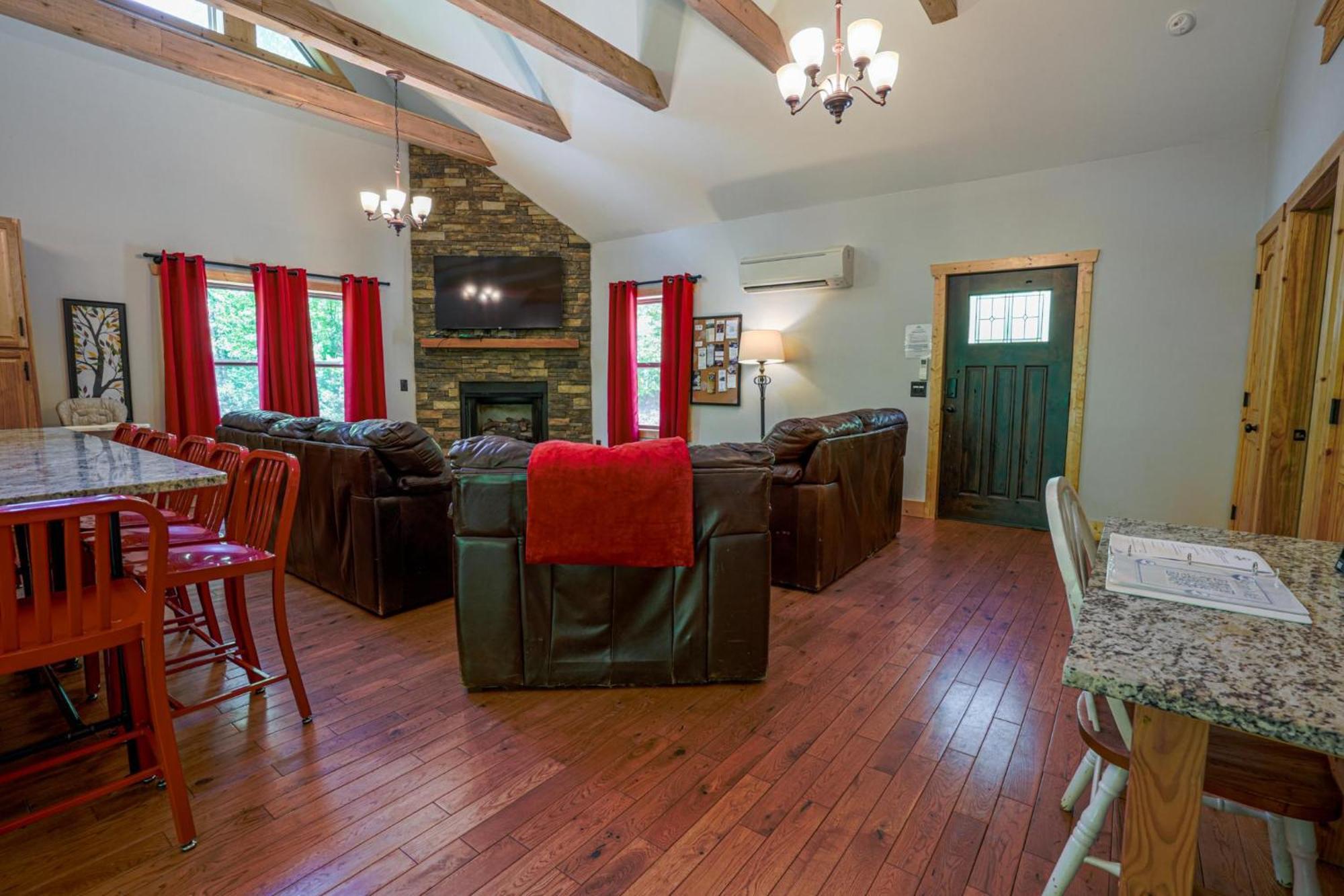 Villa New Listing! Wine Country Retreat - 2 Bed, Hot Tub Dahlonega Exterior foto